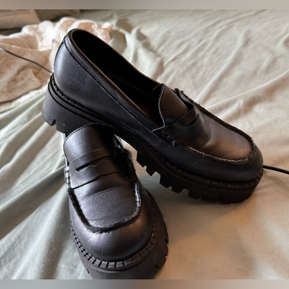 VICI Leather Loafers. Size 7.5